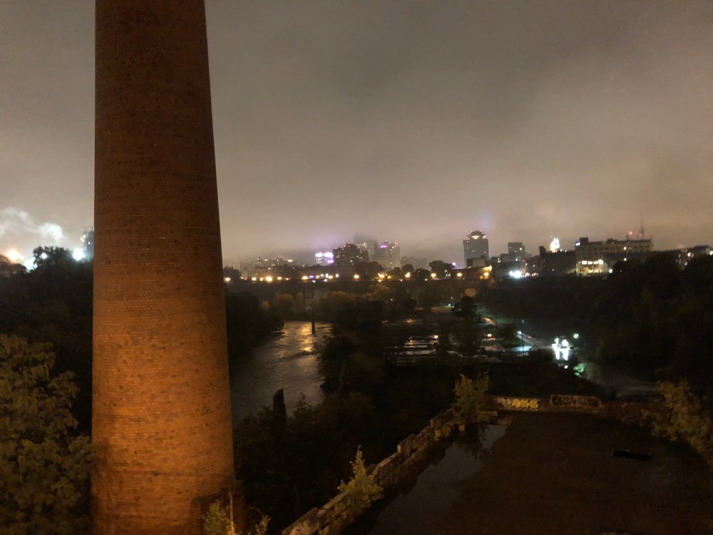 bridgeinearlymorningfog